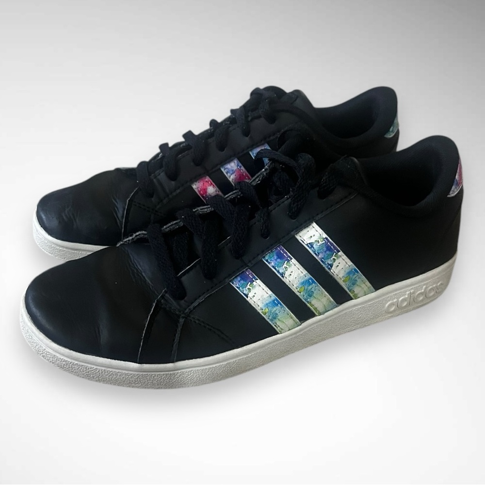 ADIDAS Women's Black Leather Sneakers With Watercolor Stripes Size‎ 6 | EUC